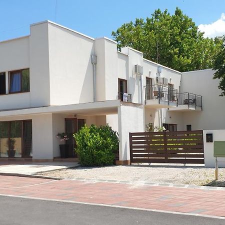 Bed and Breakfast Garden Club Panzió Balatonmáriafürdő Exterior foto