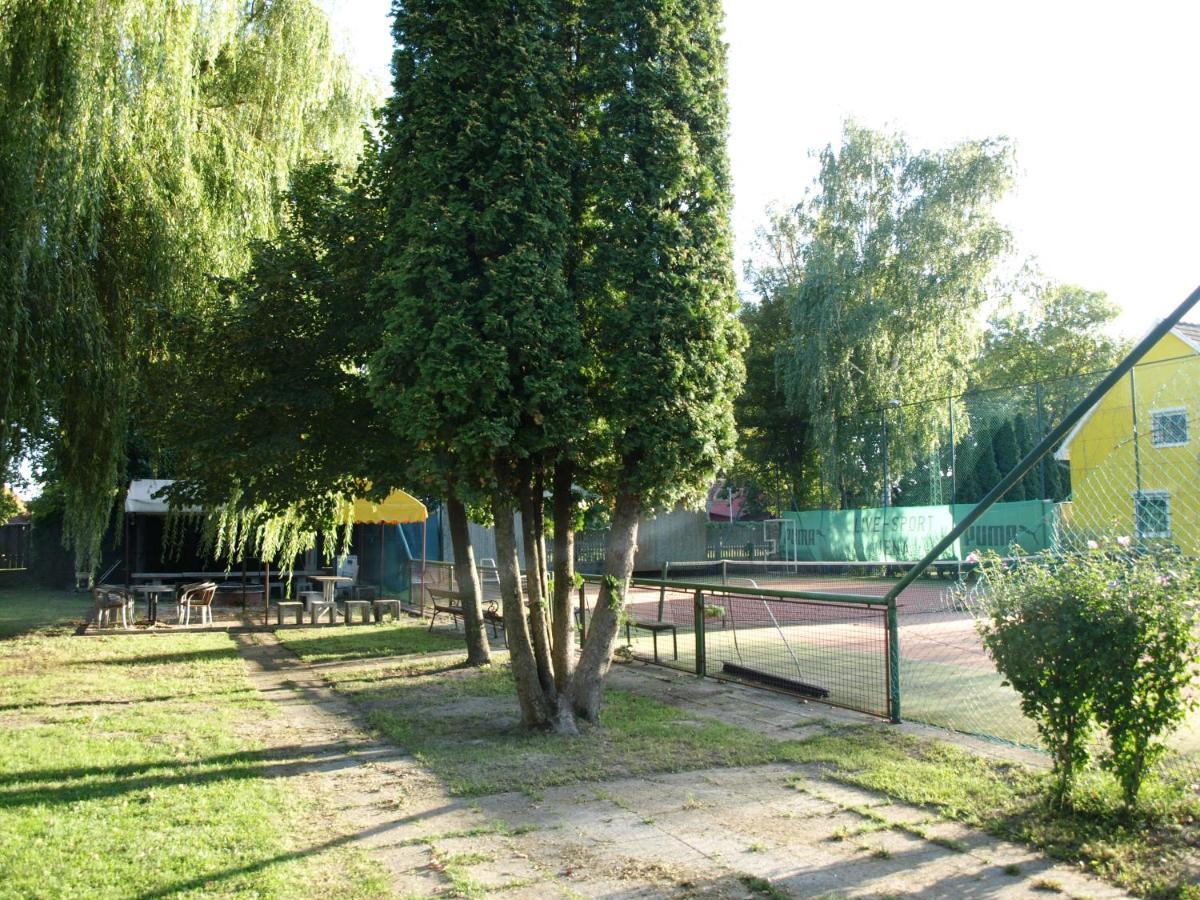 Bed and Breakfast Garden Club Panzió Balatonmáriafürdő Exterior foto