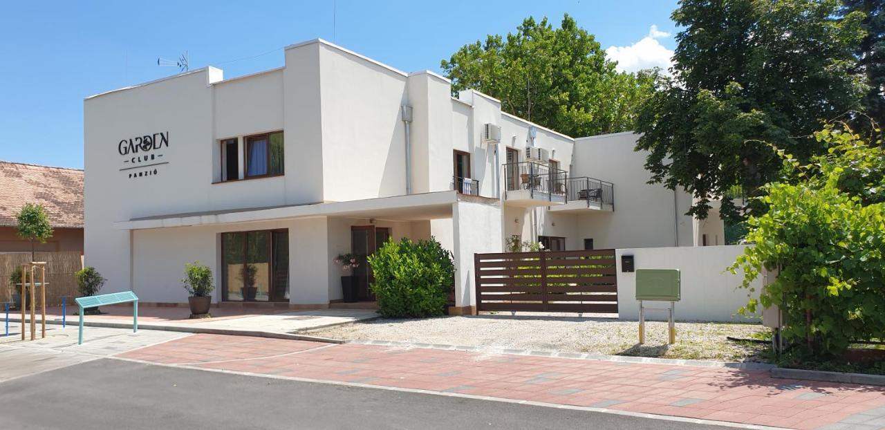 Bed and Breakfast Garden Club Panzió Balatonmáriafürdő Exterior foto