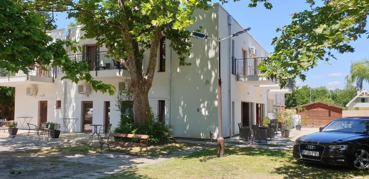 Bed and Breakfast Garden Club Panzió Balatonmáriafürdő Exterior foto
